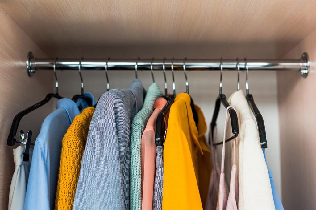 5 simple ways to organize and clean up a closet.