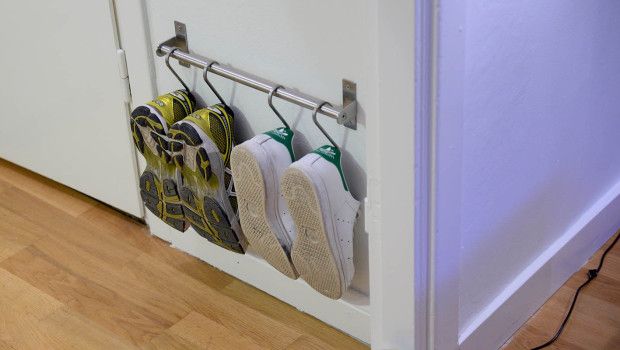 5 simple ways to organize and clean up a closet.